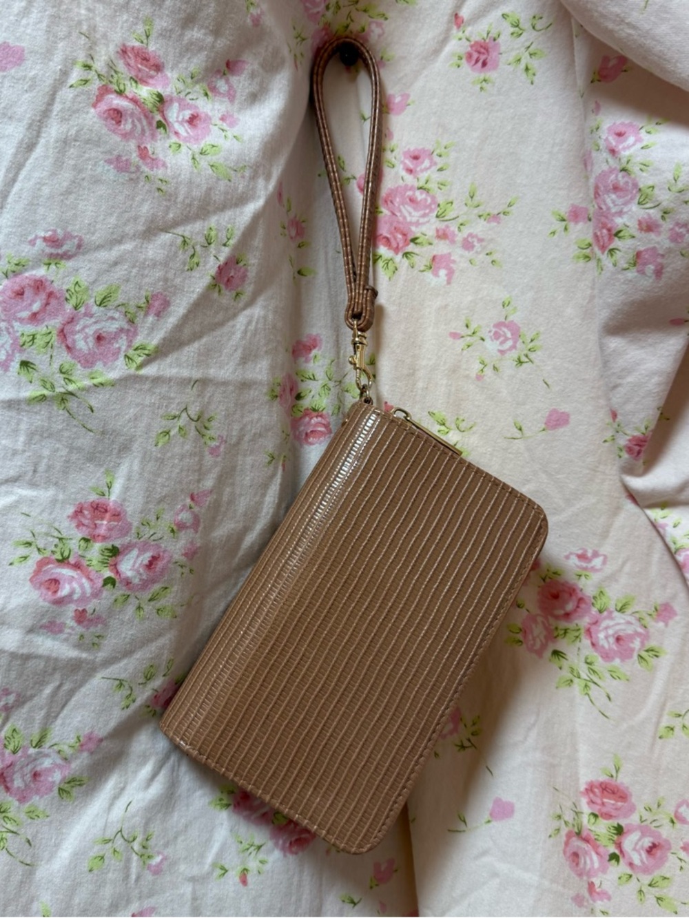 chalky pink/beige wallet